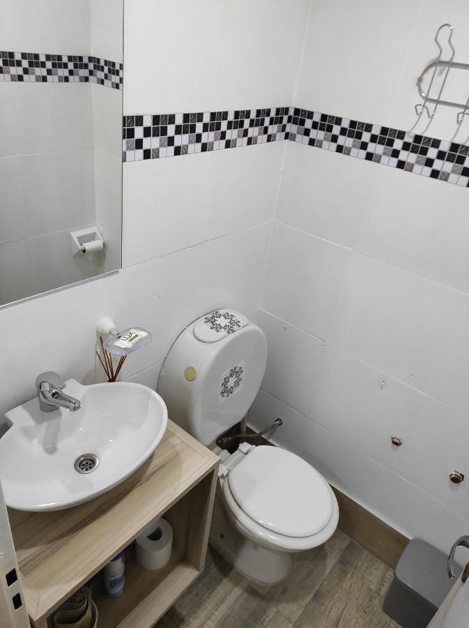Ezeiza 1 Nuestro Lugar A 15 Minutos Del Aeropuerto Tranfer Opcional Desde Y Al Aeropuerto De Ezeiza Las 24 Horas Pet Friendly Dış mekan fotoğraf